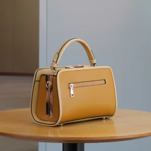 2025 fashion Korean niche design new luxury small square box bag advanced texture atmosphere ladies handbag high-end commuter la